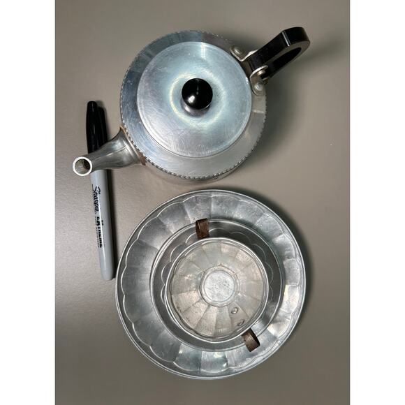 English Mini Teapot, Bakelite + 50s Aluminum childs tea set - 7pc, Played With - Picture 5 of 8